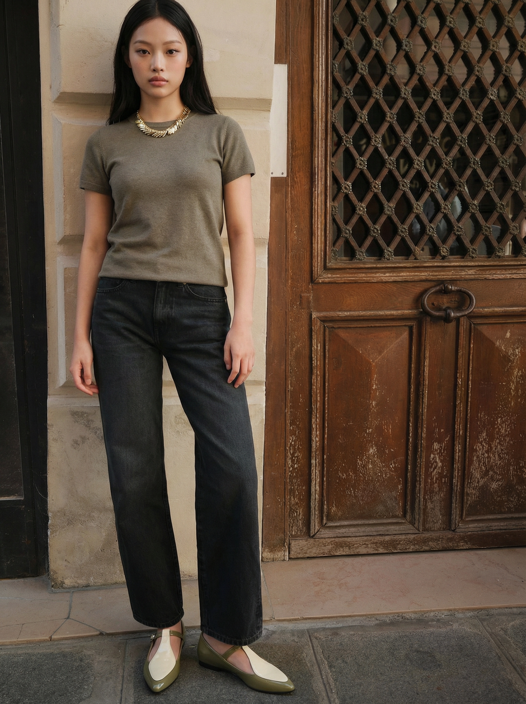 FLAT SHOES WITH POINTED TOES AND A T-STEP