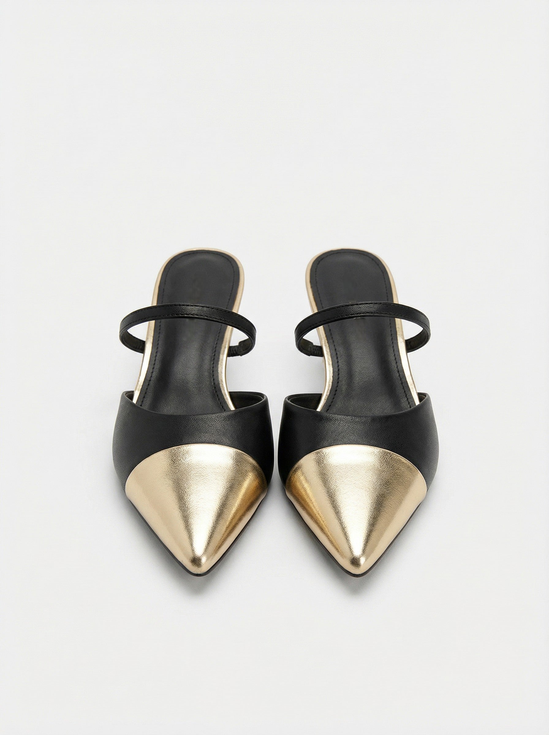 Two-tone heel with pointed toe