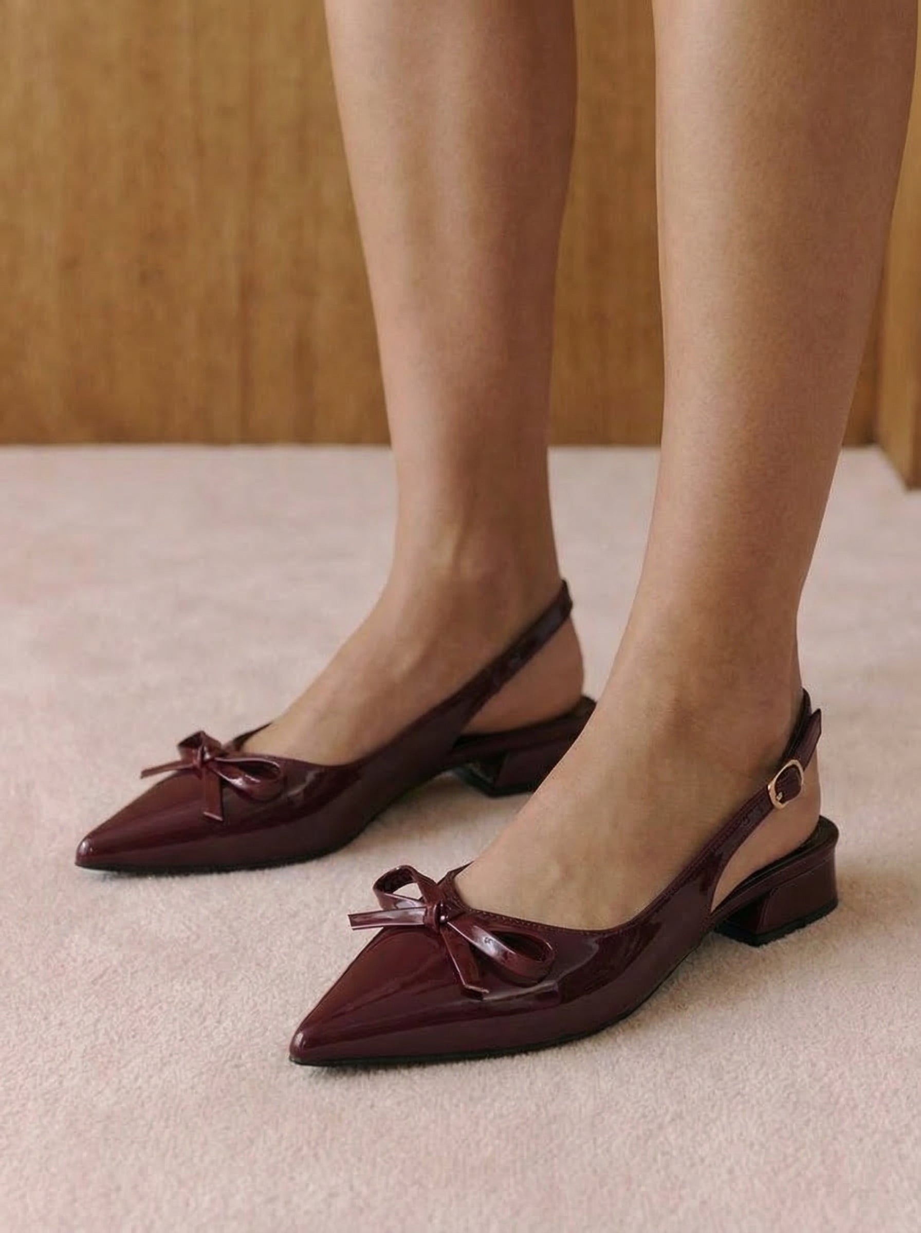 Lila-Burgunderfarbene Slingbacks mit Schleife