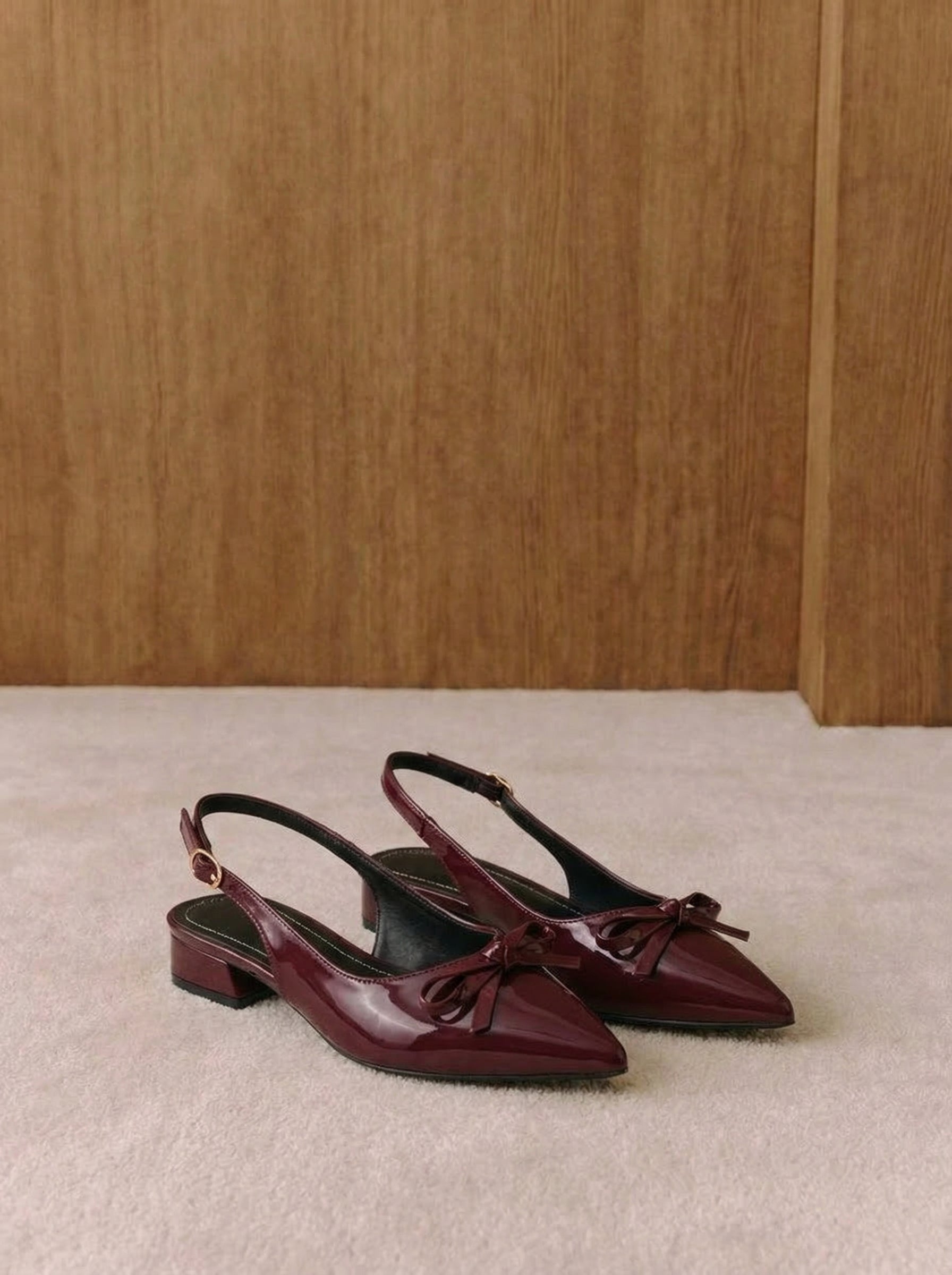 Lila-Burgunderfarbene Slingbacks mit Schleife