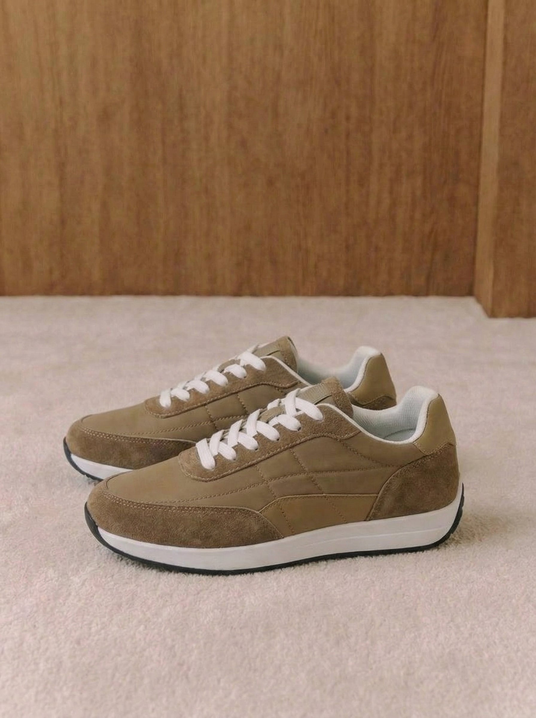 Caspian Classic Sneakers
