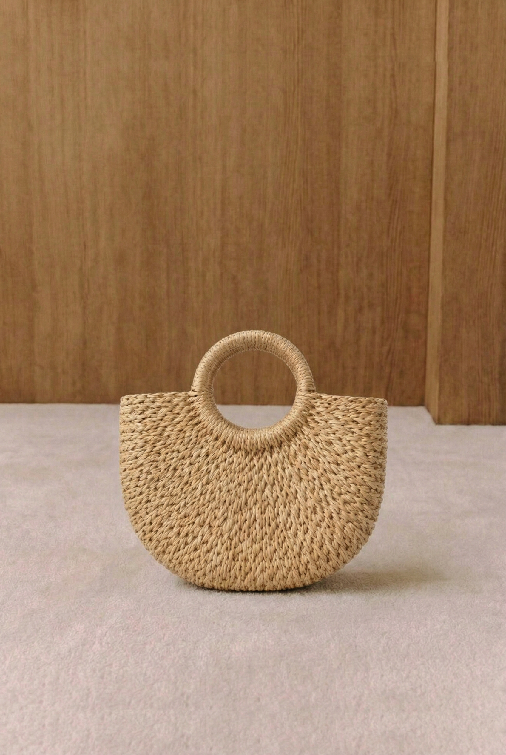 Isla Halbmondtasche aus gewebtem Stroh